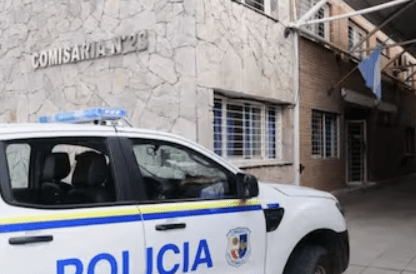 Violó una restricción, irrumpió en la casa de su ex e intentó atacar a la&nbsp;policía