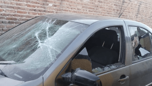 Destrozó el auto de su exsuegra tras no poder ver a su&nbsp;expareja