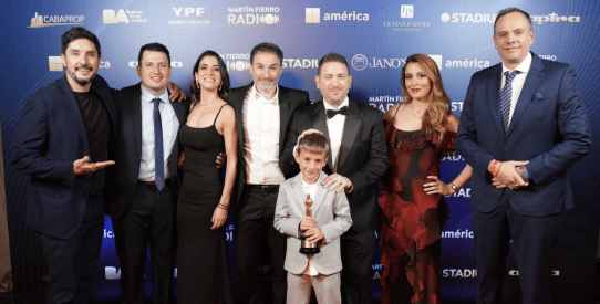 Jonatan Viale emocionó al recibir el Martín Fierro: “Hay que aprender a levantarse de los&nbsp;golpes”