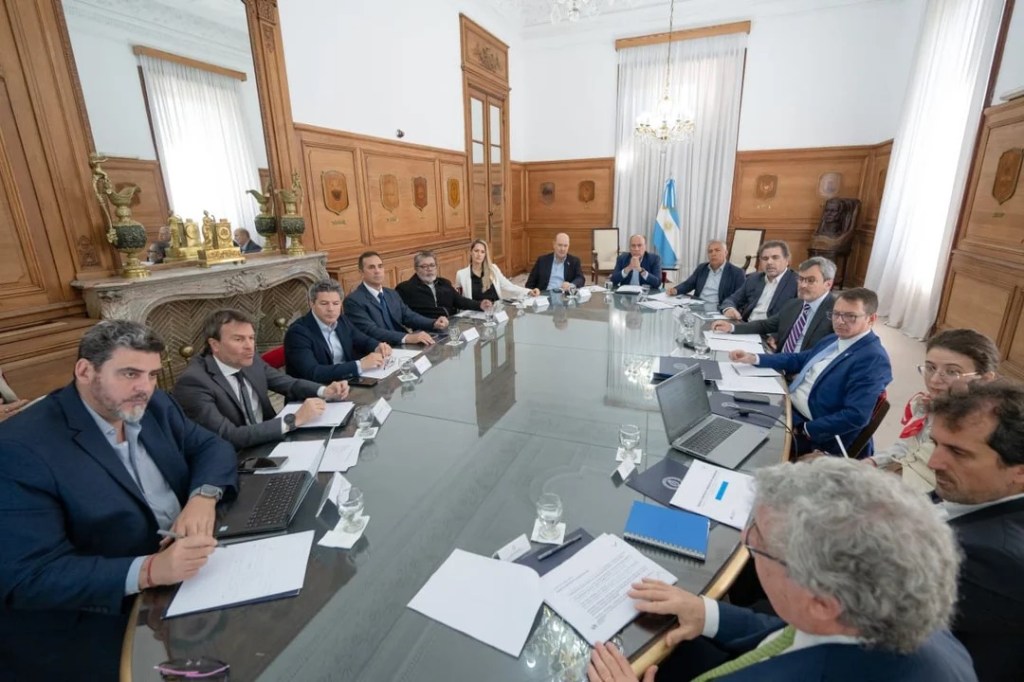 Francos presidió una nueva reunión del Consejo de Mayo para avanzar en la reforma&nbsp;fiscal