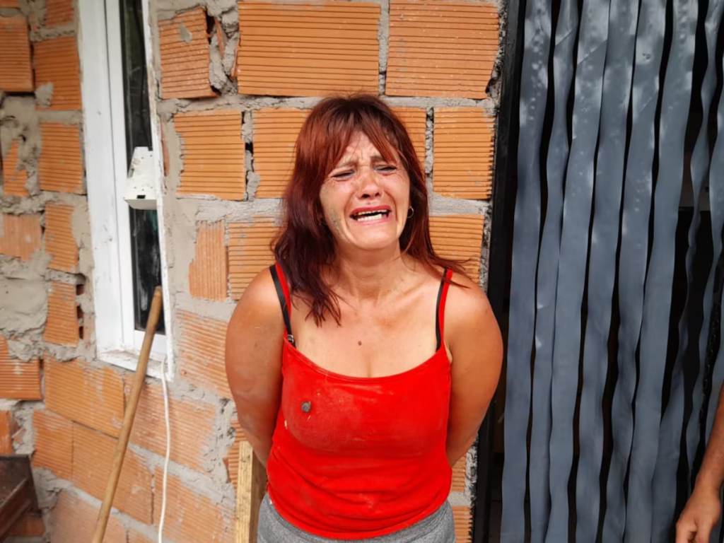 Doce puñaladas, una casa incendiada y un robo: detienen a la sospechosa del crimen del policía&nbsp;retirado