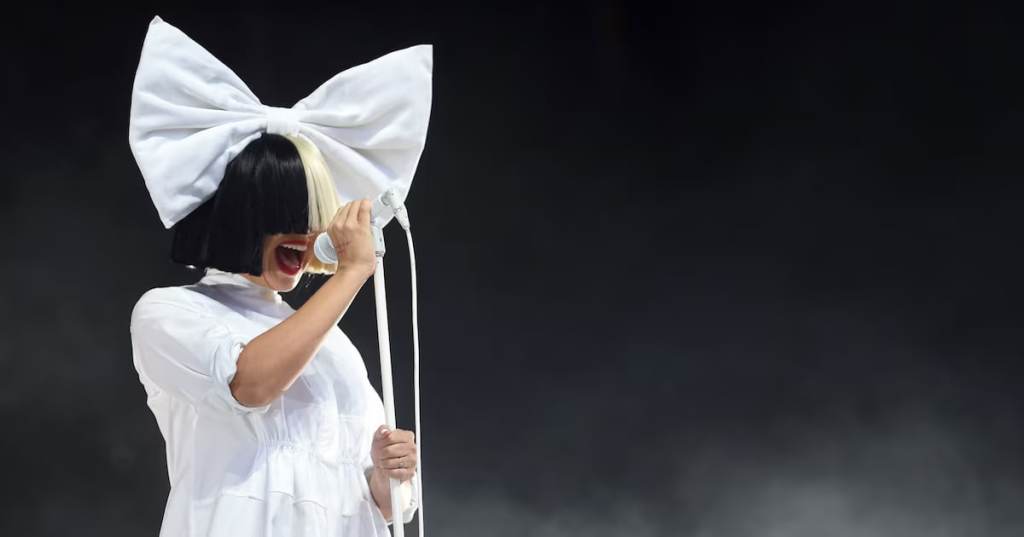 Sia cumple 50 años: la historia de la artista que conquistó el pop global sin mostrar su&nbsp;rostro