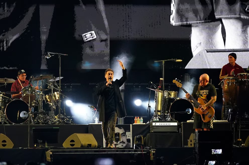 Vicentico interrumpió un recital en Bogotá al ver una bengala encendida entre el&nbsp;público